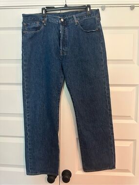 Levi’s 501 Classic Men's Jeans in Dark Blue w/ Button Fly - 38/30
